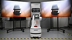 Zl�­nská Univerzita Tomáše Bati má nov�©ho propagaÄ�n�­ho robota UTB BOTT-E