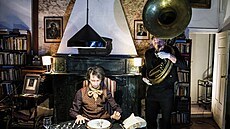 Komorn�­ inscenace v básn�­kovÄ� bytÄ� slibuje zážitek na pomez�­ snu a skuteÄ�nosti