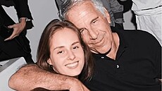 Jeffrey Epstein a jeho p�ítelkyn� Karyna Shuliaková. 