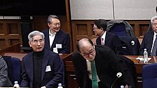 Jihokorejský exprezident Jun Sok-jol a tehdej�í ministr obrany Kim Jong-hjon u...