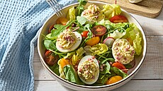 Pln�ná vejce na salátu