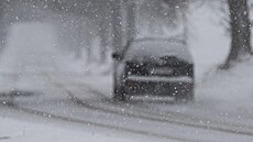 Dopravní situace za hustého sn�ení na dálnici D1 u Brna (16. února 2026)