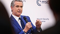 Kalifornský guvernér Gavin Newsom na Mnichovské bezpe�nostní konferenci. (13....