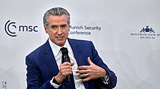 Kalifornský guvernér Gavin Newsom na Mnichovské bezpe�nostní konferenci. (13....