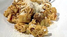 T�stoviny ve tvaru olympijského loga byly vyrobené v Itálii speciáln� pro ZOH...