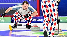 Norský mu�ský curlingový vzdal svým oble�ením p�i zápase se �védskem na ZOH...