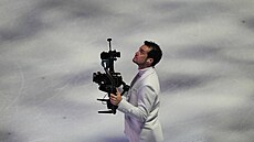 Jordan Cowan na ZOH Milán-Cortina 2026. Stal se prvním kameramanem v historii...