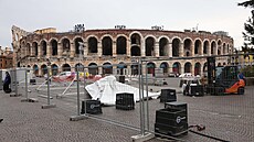 Ve Veron� probíhají p�ípravy na záv�re�ný ceremoniál zimních olympijských her...