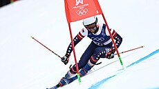 Ryder Sarchett b�hem ob�ího slalomu mu�� na ZOH Milán-Cortina 2026 14. února...