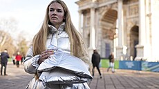 Anastasija Ku�erovová, architektka p�vodem z Ruska, nesla p�i zahájení ZOH...