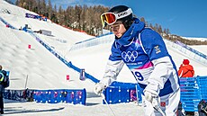 Elis Lundholm se p�ipravuje na své olympijské vystoupení. (8. února 2026)
