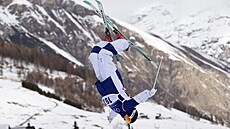 Freestylový ly�a� Elis Lundholm ve druhém kole kvalifikace jízdy v boulích....