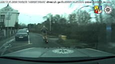 Mu� na elektrokolob�ce se sna�il ujet policii. Zastavila ho a� srá�ka s...