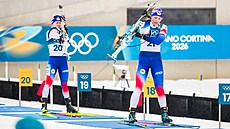 Tereza Voborníková a Lucie Charvátová na st�elnici b�hem sprintu na ZOH 2026.