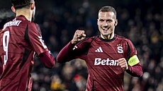 Spar�anský kapitán Luká� Haraslín slaví gól proti Hradci Králové.