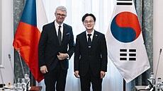 Tisková konference po jednání vlády k dal�ím krok�m v p�íprav� nových blok�...