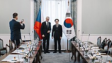 Tisková konference po jednání vlády k dal�ím krok�m v p�íprav� nových blok�...