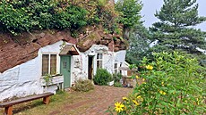 Bydleli v jeskyních, a proto byli obyvatelé skalní vesni�ky Kinver Edge...