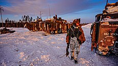 Eston�tí vojáci se ú�astní cvi�ení s britskou armádou u m�sta Tapa na severu...