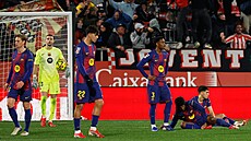 Barcelon�tí fotbalisté po inkasovaném gólu na 1:2 od Girony.