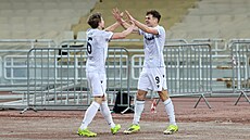 Radost plze�ských fotbalist� Luká�e �erva (vlevo) a Denise Vi�inského po gólu...