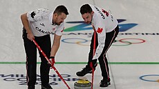 Ve druhém semifinálovém zápase mu�ských curlingových tým� zvít�zili Kana�ané...