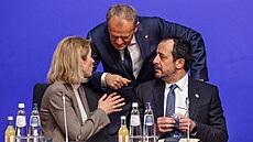 �éfka zahrani�ní politiky Evropské unie Kaja Kallasová (vlevo) hovo�í s...