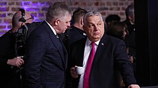 Ma�arský premiér Viktor Orbán hovo�í se slovenským premiérem Robertem Ficem...