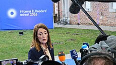 P�edsedkyn� Evropského parlamentu Roberta Metsolaová hovo�í s médii p�i...