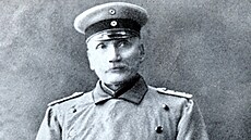 Pan Voigt poznal, �e �aty d�lají �lov�ka. Zvlá��, kdy� jsou vojenské � a je to...