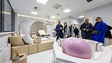 V d��ínské nemocnici otev�eli nový pavilon pro gynekologicko-porodnické...