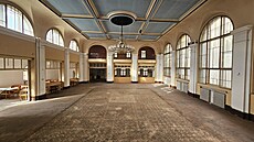 Spole�enský sál v areálu Schichtových závod� na St�ekov� v Ústí nad Labem v...