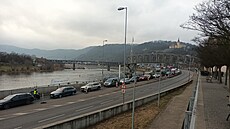 Drobná dopravní nehoda dvou aut tém�� zastavila provoz v ranní �pi�ce v Ústí...