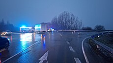 Smrtelná dopravní nehoda ve sm�ru od Rovenska na Post�elmov uzav�ela provoz....