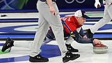 Rich Ruohonen nastoupil za tým amerických curler� proti �výcarsku. V 54 letech...