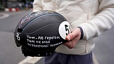 Handejova helma byla podle MOV politická, musel ji p�elepit.