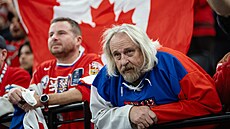 Zklamaní �e�tí fanou�ci po vypadnutí z olympijských her.