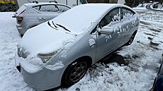 Na Zbraslavi spadlo auto na zlod�je katalyzátoru a zabilo ho