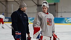 Branká� Luká� Dostál s trenérem Ond�ejem Pavelcem na tréninku �eského týmu