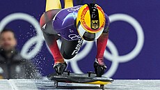 Skeletonistka Jacqueline Pfeiferová b�hem t�etích jízd olympijské sout�e