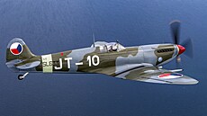 Supermarine Spitfire LF Mk. IXE v �eskoslovenském povále�ném zbarvení. Tento...