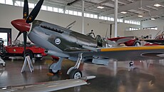 Supermarine Spitfire LF Mk. IXE v �eskoslovenském povále�ném zbarvení. Tento...