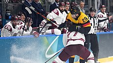 Kristaps Zile zastavuje Leona Draisaitla.