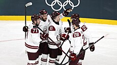 Loty�i se radují z gólu proti N�mecku.