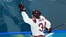 Eduards Tralmaks dává gól.