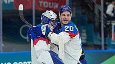 Objetí Juraje Slafkovského (vpravo) a Samuela Hlavaje.