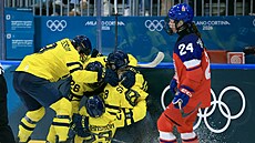 �védky slaví druhý gól p�ed zraky Sáry �ajanové.