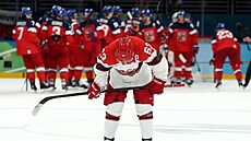 Dánský úto�ník Patrick Russell zklaman� odjí�dí po proh�e v osmifinále proti...