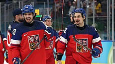 Mat�j Stránský (vlevo) a David Tomá�ek se sm�jí po výh�e nad Dánskem.