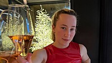 Americká sá�ka�ka Sophia Kirkbyová b�hem zimních olympijských her v Cortin�,...